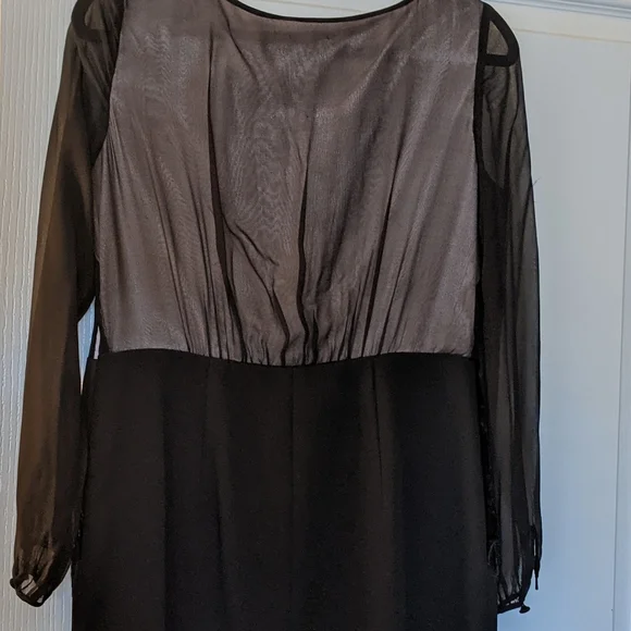 Ann Taylor Silk Chiffon Black Tie Dress with beautiful flock detailing- Size 10P - Picture 10 of 10